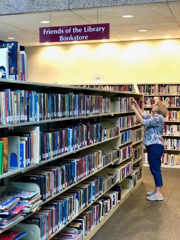 Woman standing in front of book shelves