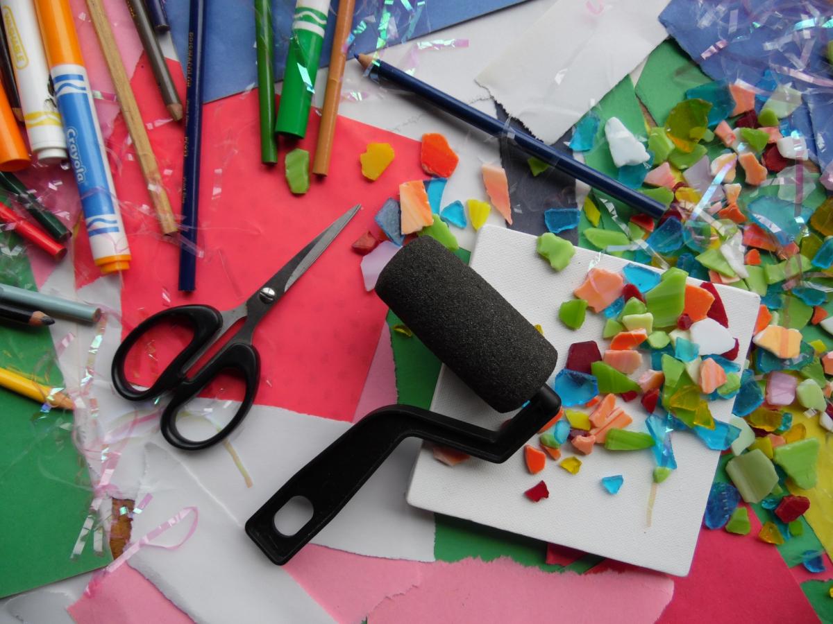 Miscellaneous art supplies on a table